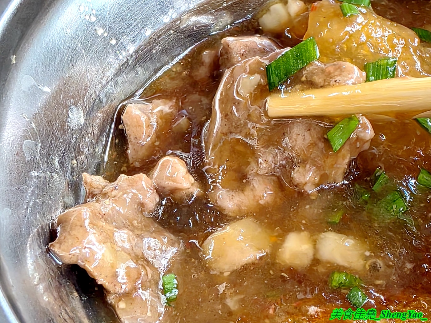 [台中清水]餛飩祖師海鋒肉圓 – 清水在地人很愛的低調好吃肉圓店，脆皮肉圓加燕丸湯是標配，炸醬麵也很特別。