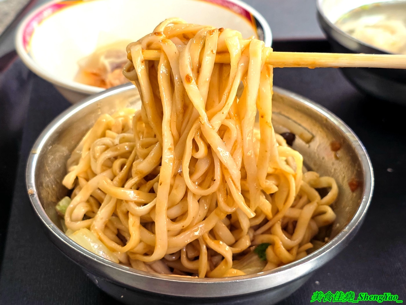 [台中清水]餛飩祖師海鋒肉圓 – 清水在地人很愛的低調好吃肉圓店，脆皮肉圓加燕丸湯是標配，炸醬麵也很特別。