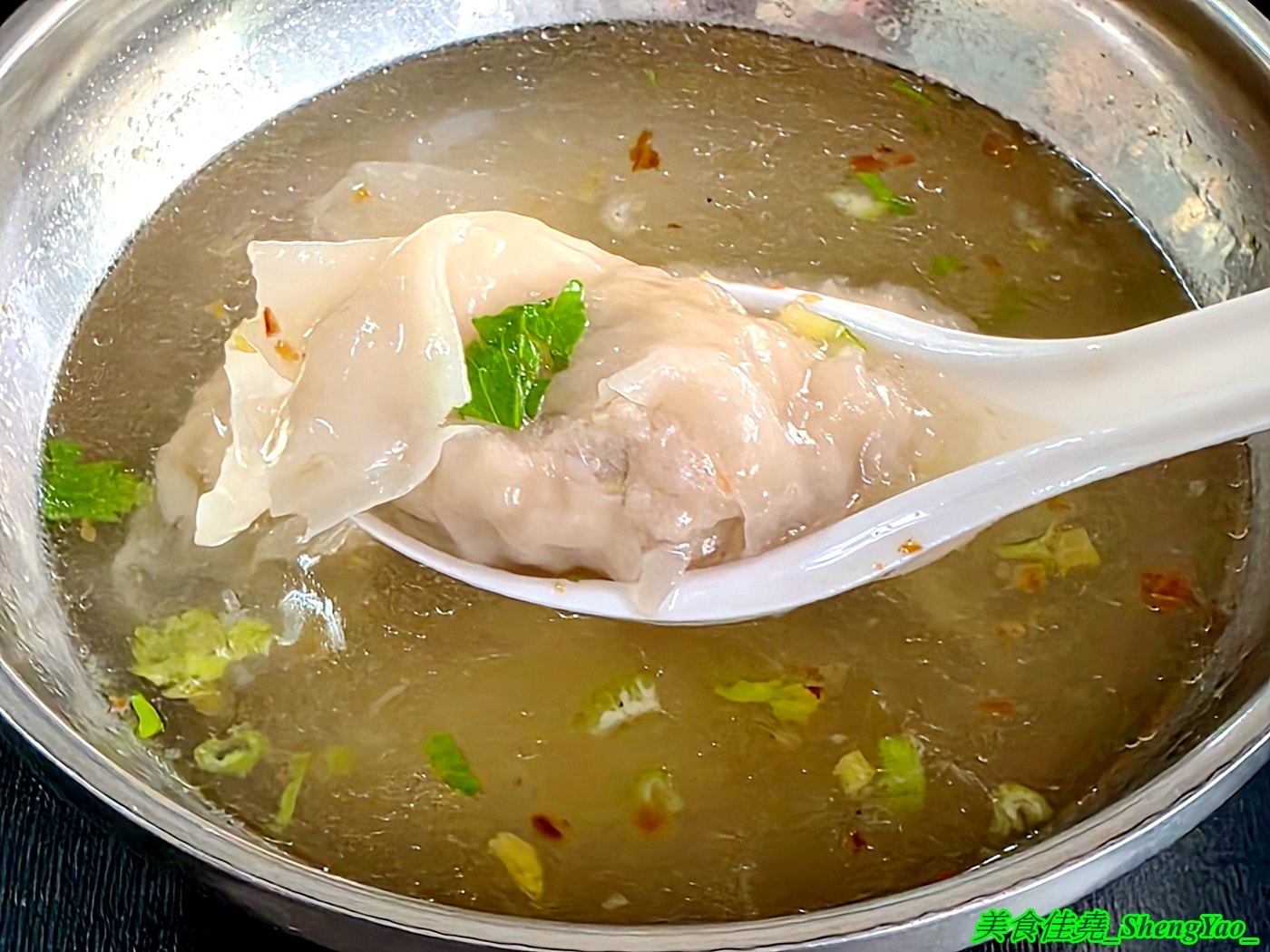 [台中清水]餛飩祖師海鋒肉圓 – 清水在地人很愛的低調好吃肉圓店，脆皮肉圓加燕丸湯是標配，炸醬麵也很特別。
