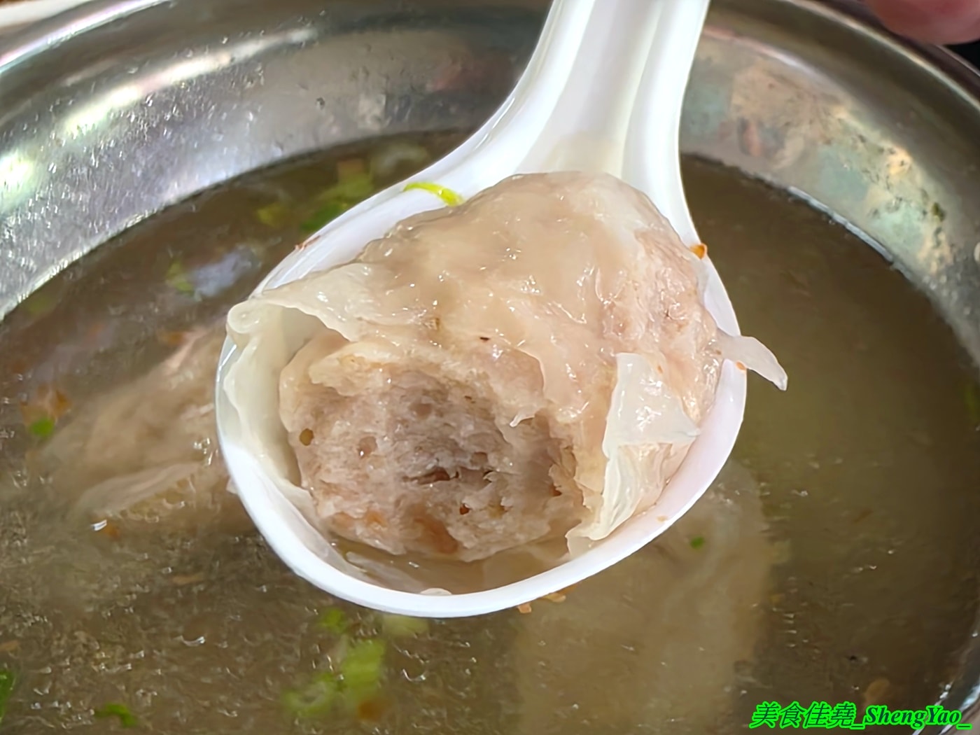 [台中清水]餛飩祖師海鋒肉圓 – 清水在地人很愛的低調好吃肉圓店，脆皮肉圓加燕丸湯是標配，炸醬麵也很特別。