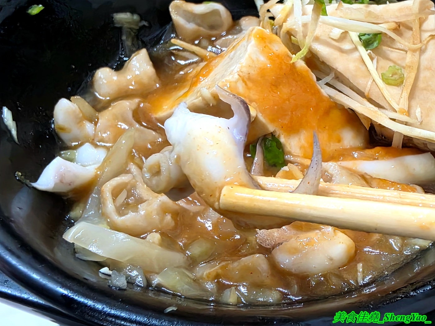 [台中清水]傳承擔仔麵 – 清水在地人最愛的早餐，傳承三代的70年老味道，吃了10幾年也吃不膩，價格便宜，份量實在，麵量加多還不加價，重點靈魂辣醬一定要加。