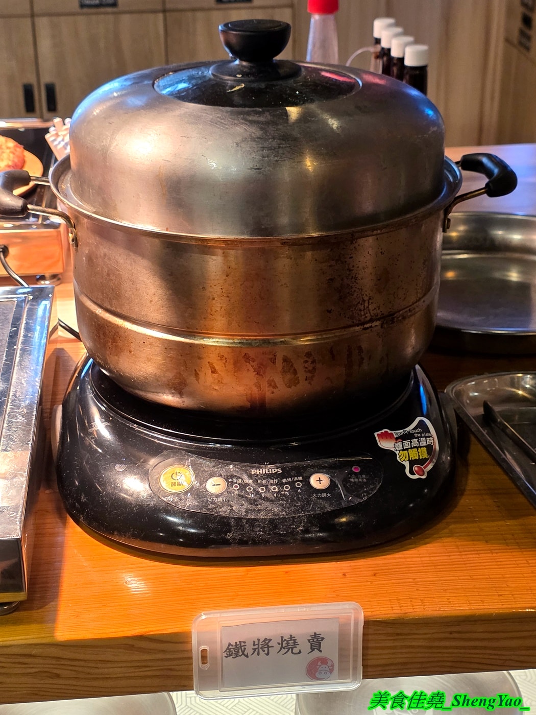 [台中梧棲]鐵將創意鐵板料理 – 海線平價牛排吃到飽吃來吃去還是這間最推薦，主餐最低340元起就能吃到自助區一大堆東西，平日還免服務費喔。