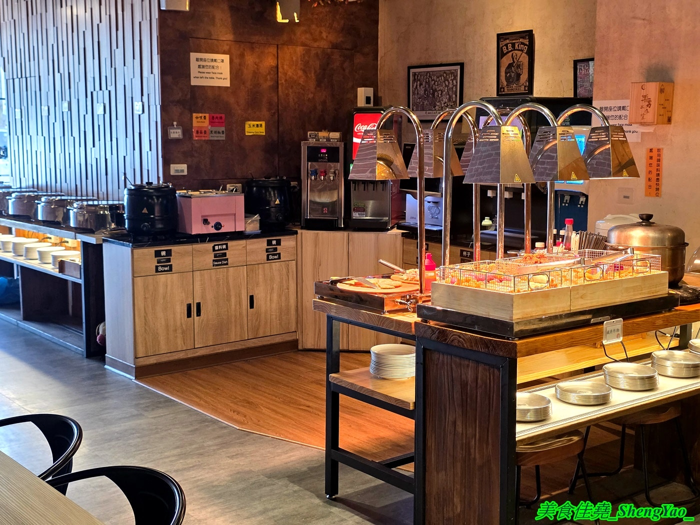 [台中梧棲]鐵將創意鐵板料理 – 海線平價牛排吃到飽吃來吃去還是這間最推薦，主餐最低340元起就能吃到自助區一大堆東西，平日還免服務費喔。