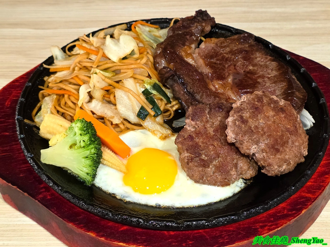 [台中梧棲]鐵將創意鐵板料理 – 海線平價牛排吃到飽吃來吃去還是這間最推薦，主餐最低340元起就能吃到自助區一大堆東西，平日還免服務費喔。
