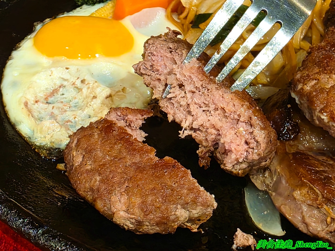 [台中梧棲]鐵將創意鐵板料理 – 海線平價牛排吃到飽吃來吃去還是這間最推薦，主餐最低340元起就能吃到自助區一大堆東西，平日還免服務費喔。