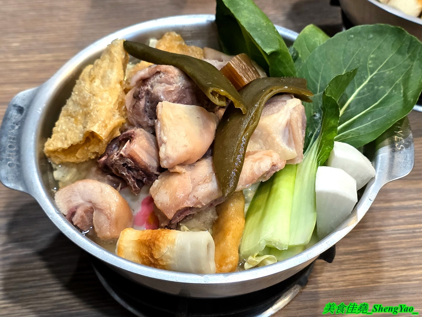 [台中北屯]翎軒有鍋 – 台中新開幕平價小火鍋，居然有KTV包廂，而且不只賣鍋物還賣熱炒，鍋物最低只要170元，自助吧還有肉燥飯、飲料冰沙冰淇淋無限供應。