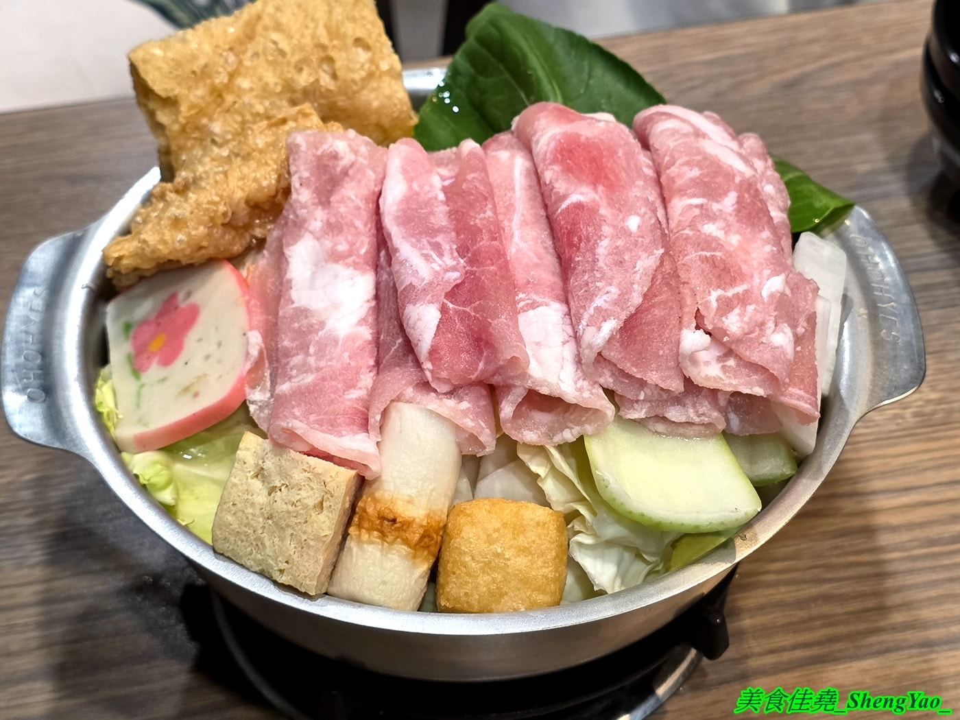 [台中北屯]翎軒有鍋 – 台中新開幕平價小火鍋，居然有KTV包廂，而且不只賣鍋物還賣熱炒，鍋物最低只要170元，自助吧還有肉燥飯、飲料冰沙冰淇淋無限供應。