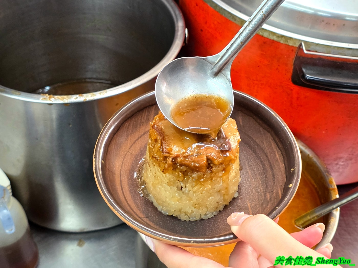 [台中梧棲]詹師傅清水筒仔米糕 – 梧棲生意很好的米糕店，米糕好吃，搭配上清肉羹湯有夠讚，店內有免費冬瓜茶可以喝。