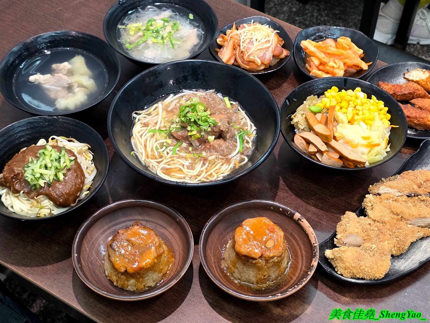 [台中梧棲]詹師傅清水筒仔米糕 – 梧棲生意很好的米糕店，米糕好吃，搭配上清肉羹湯有夠讚，店內有免費冬瓜茶可以喝。