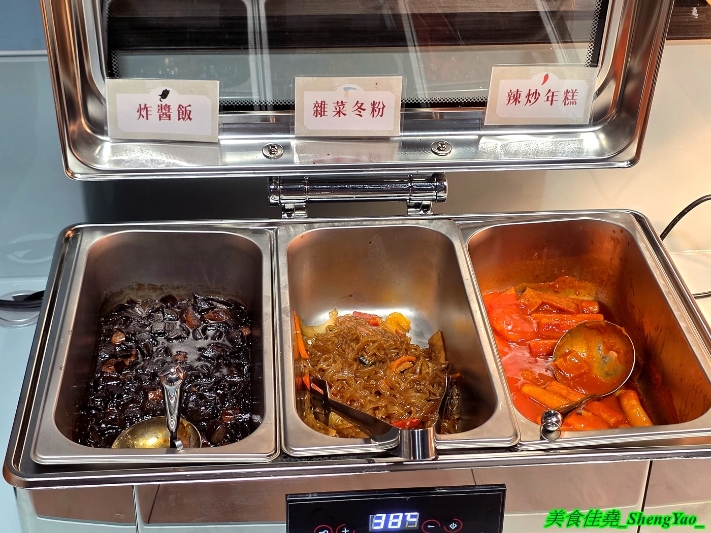 [台中梧棲]韓鍋庄- 海線第一家韓國人開的韓式料理吃到飽，自助區糖醋肉、炸醬飯、韓式炸雞..等無限供應，還有鐵板炒肉以及韓國飲料無限單點。
