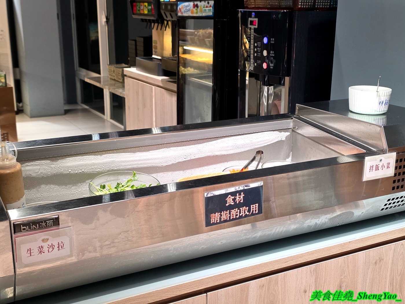 [台中梧棲]韓鍋庄- 海線第一家韓國人開的韓式料理吃到飽，自助區糖醋肉、炸醬飯、韓式炸雞..等無限供應，還有鐵板炒肉以及韓國飲料無限單點。