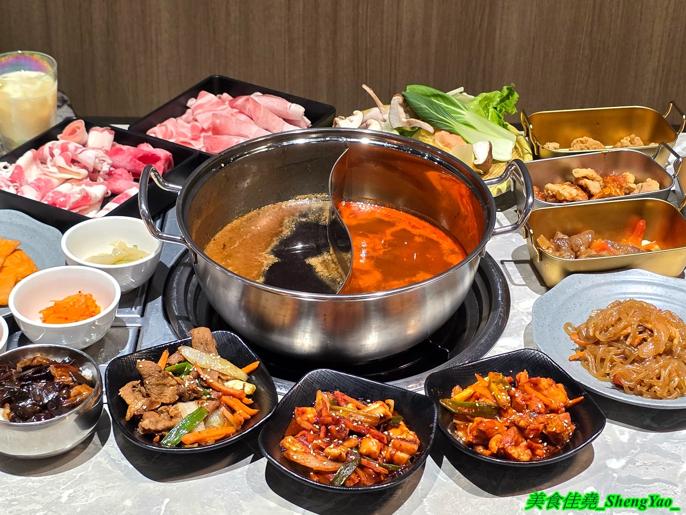 [台中梧棲]韓鍋庄- 海線第一家韓國人開的韓式料理吃到飽，自助區糖醋肉、炸醬飯、韓式炸雞..等無限供應，還有鐵板炒肉以及韓國飲料無限單點。