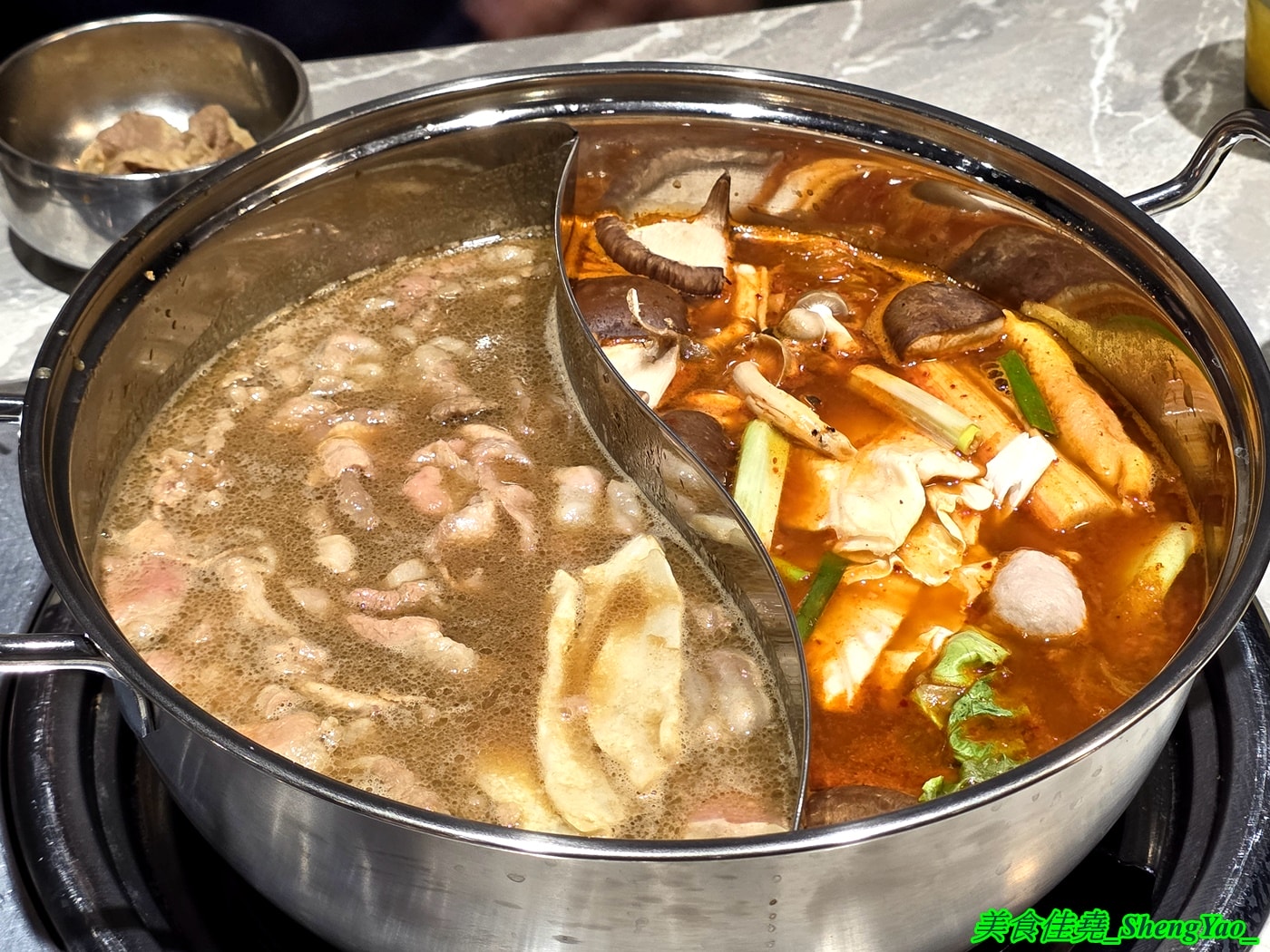 [台中梧棲]韓鍋庄- 海線第一家韓國人開的韓式料理吃到飽，自助區糖醋肉、炸醬飯、韓式炸雞..等無限供應，還有鐵板炒肉以及韓國飲料無限單點。