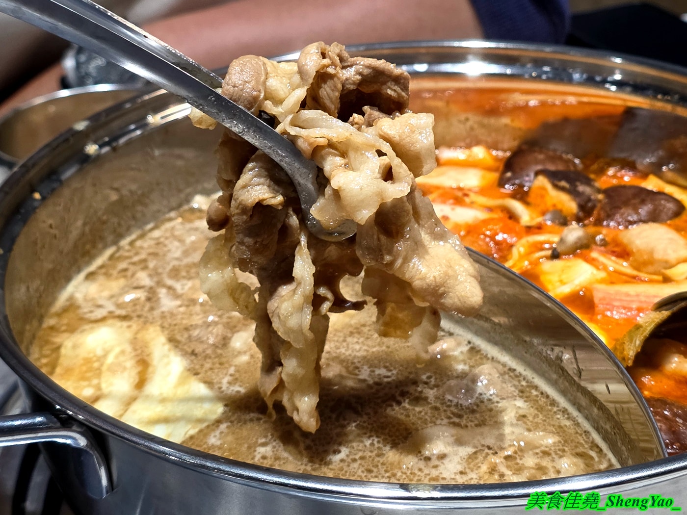 [台中梧棲]韓鍋庄- 海線第一家韓國人開的韓式料理吃到飽，自助區糖醋肉、炸醬飯、韓式炸雞..等無限供應，還有鐵板炒肉以及韓國飲料無限單點。