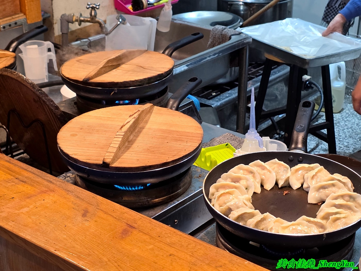 [台中沙鹿]鹿餃 – 海線隱藏版爆餡煎餃，用料實在，居然有香菜口味。