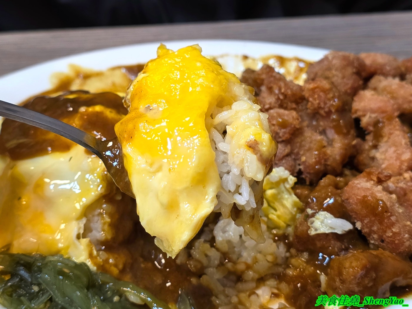 [台中沙鹿]十勝嵐 沙鹿店 – 沙鹿學生超級愛店，咖哩飯和丼飯是主打，爆炸肉量炸雞咖哩超浮誇，加飯加麵免費，內用還提供免費飲料。