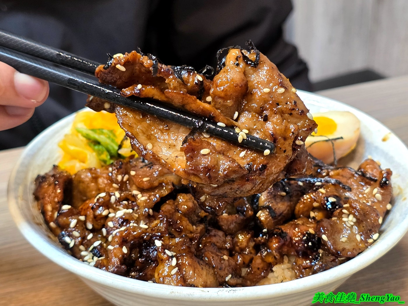 [台中沙鹿]十勝嵐 沙鹿店 – 沙鹿學生超級愛店，咖哩飯和丼飯是主打，爆炸肉量炸雞咖哩超浮誇，加飯加麵免費，內用還提供免費飲料。