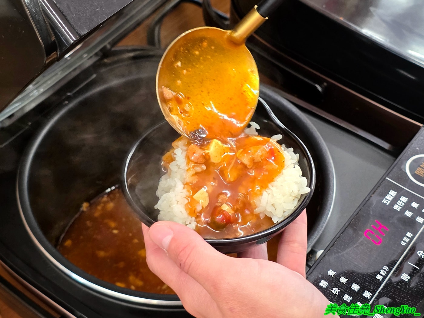 [台中沙鹿]六扇門 沙鹿店 – 沙鹿六扇門來了~~還是全台中最大間的喔，環境寬敞舒適，自助吧也很新，居然還有豆花吃到飽。