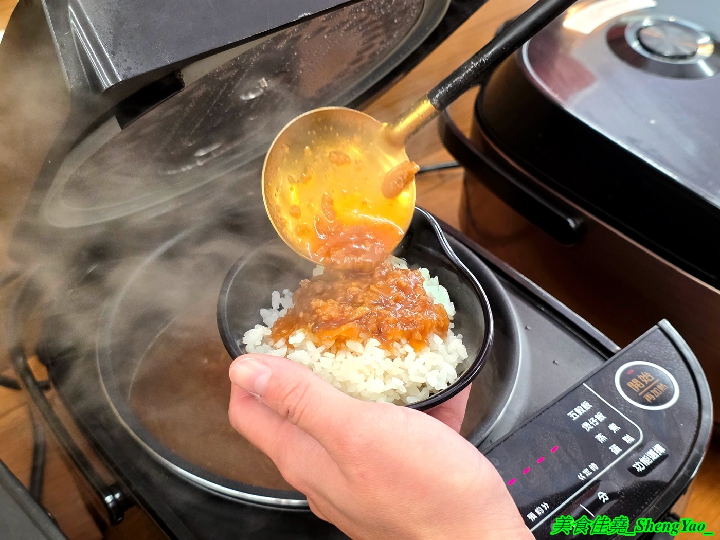 [台中沙鹿]六扇門 沙鹿店 – 沙鹿六扇門來了~~還是全台中最大間的喔，環境寬敞舒適，自助吧也很新，居然還有豆花吃到飽。
