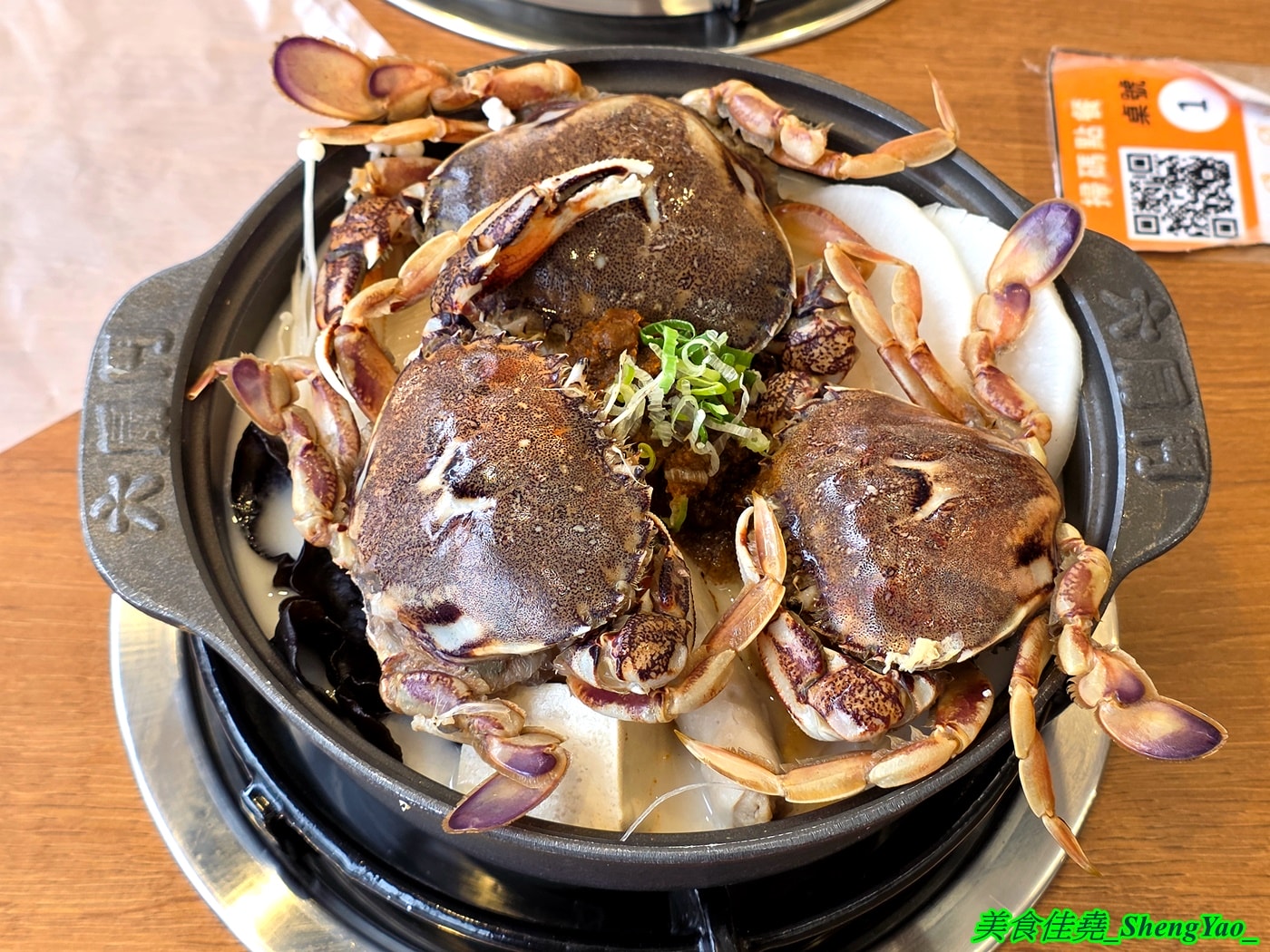[台中沙鹿]六扇門 沙鹿店 – 沙鹿六扇門來了~~還是全台中最大間的喔，環境寬敞舒適，自助吧也很新，居然還有豆花吃到飽。