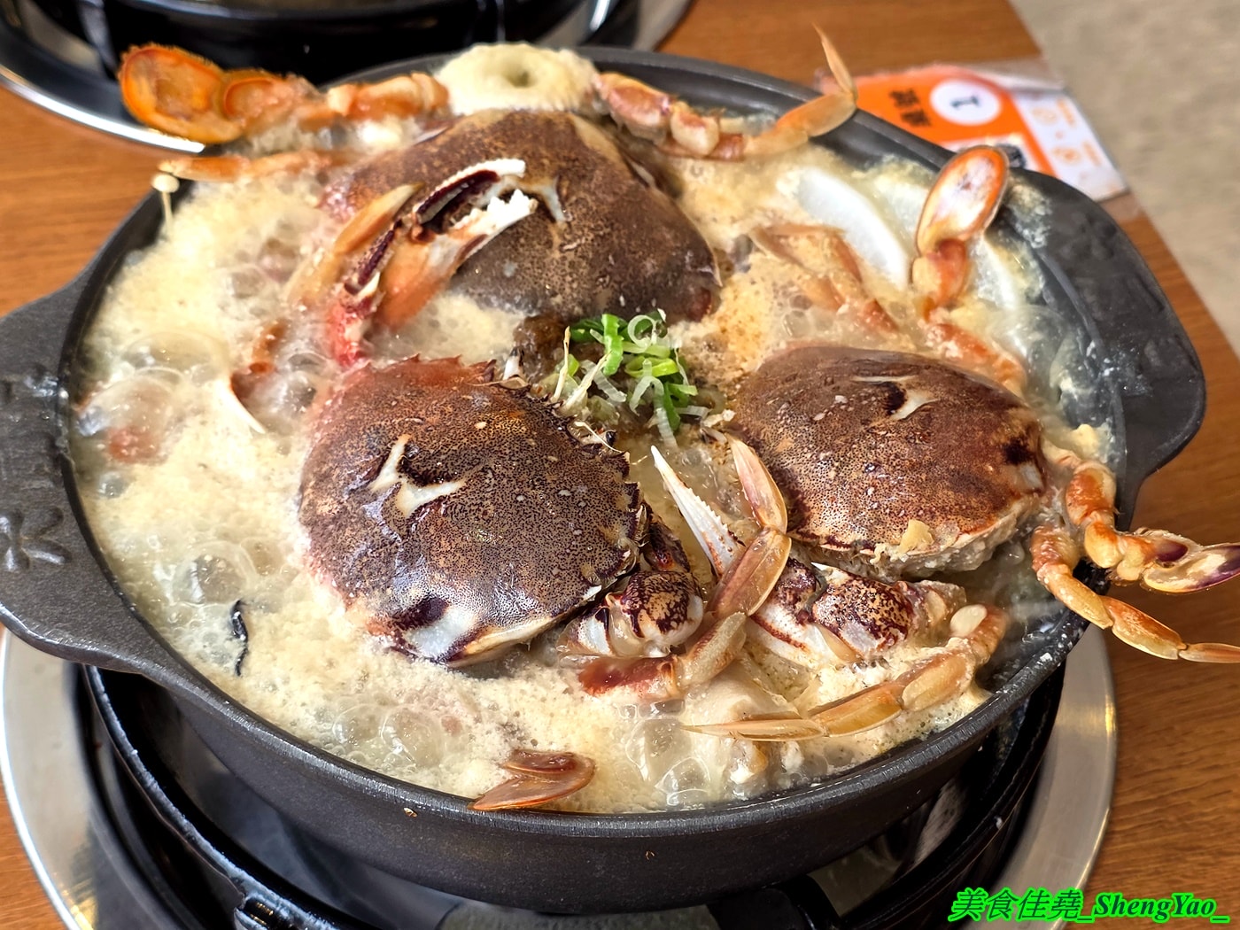 [台中沙鹿]六扇門 沙鹿店 – 沙鹿六扇門來了~~還是全台中最大間的喔，環境寬敞舒適，自助吧也很新，居然還有豆花吃到飽。