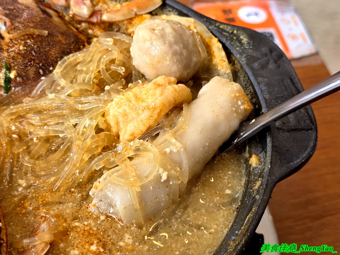 [台中沙鹿]六扇門 沙鹿店 – 沙鹿六扇門來了~~還是全台中最大間的喔，環境寬敞舒適，自助吧也很新，居然還有豆花吃到飽。