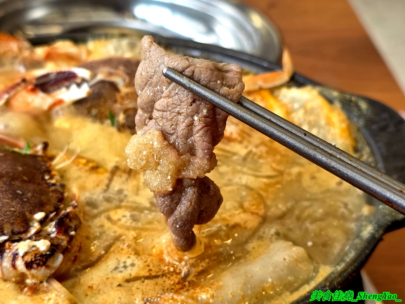 [台中沙鹿]六扇門 沙鹿店 – 沙鹿六扇門來了~~還是全台中最大間的喔，環境寬敞舒適，自助吧也很新，居然還有豆花吃到飽。