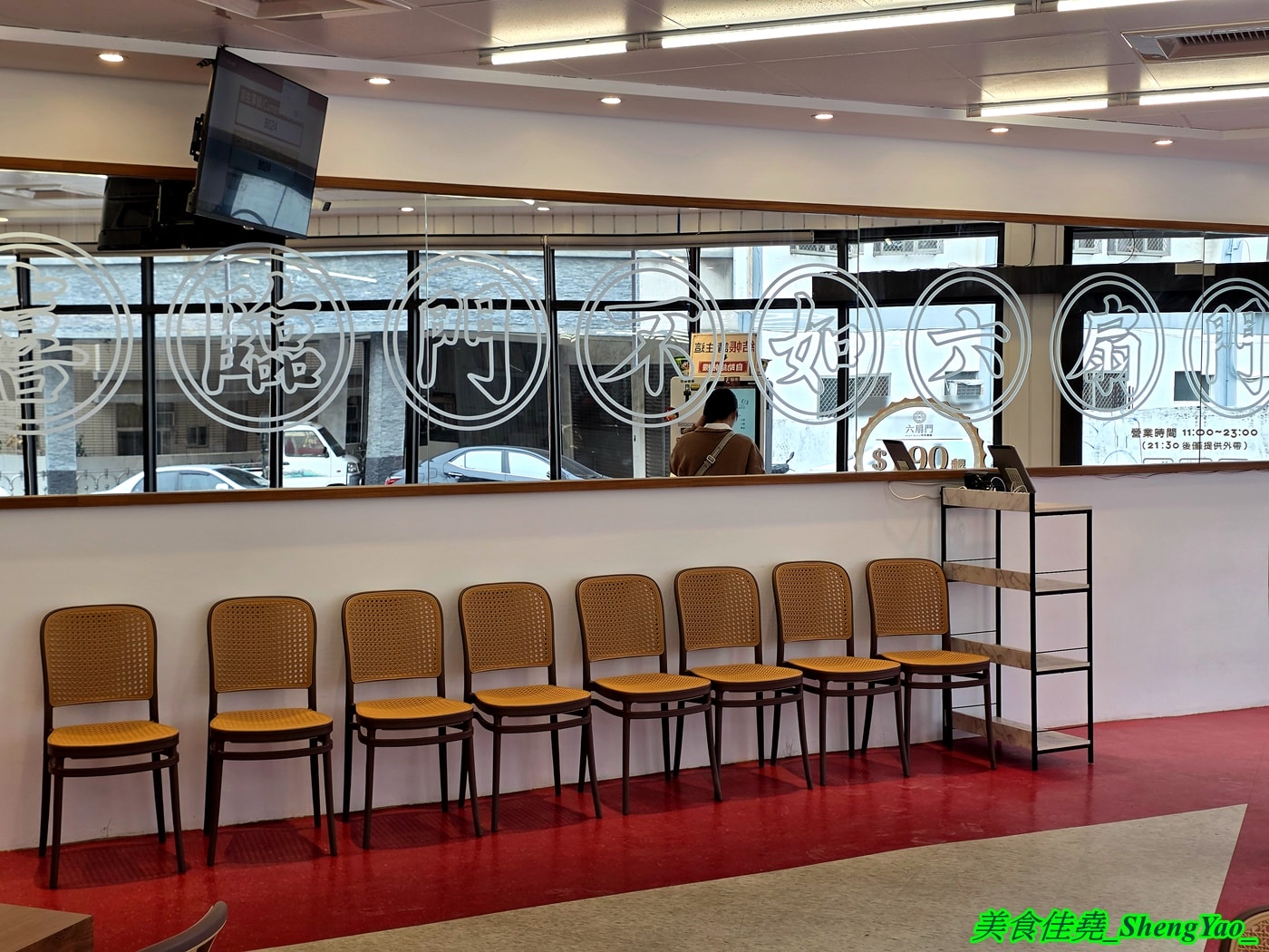 [台中沙鹿]六扇門 沙鹿店 – 沙鹿六扇門來了~~還是全台中最大間的喔，環境寬敞舒適，自助吧也很新，居然還有豆花吃到飽。