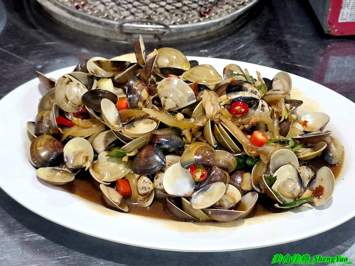 [台中沙鹿]海線蚵姐 – 海線超平價烤鮮蚵吃到飽，鮮蚵又肥又大，吃起來有夠爽，還能加購蛤蠣吃到飽，店內也有豐富多樣熱炒，他們熱炒也超強。