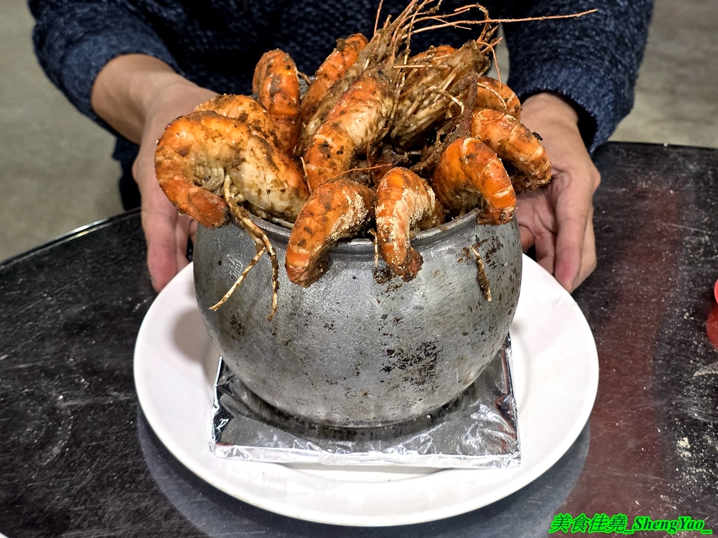 [台中沙鹿]海線蚵姐 – 海線超平價烤鮮蚵吃到飽，鮮蚵又肥又大，吃起來有夠爽，還能加購蛤蠣吃到飽，店內也有豐富多樣熱炒，他們熱炒也超強。