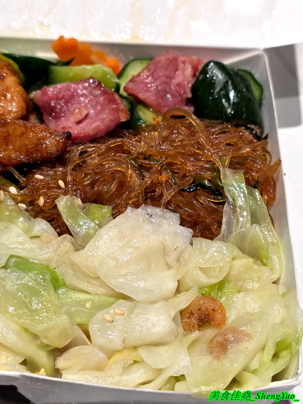 [台中梧棲]上野烤肉飯 梧棲店 – 中壢超強排隊烤肉飯開來海線了，網友一致推薦的烤五花肉飯果然厲害，烤雞腿也很讚，店內有免費的辣蘿蔔、紅茶和熱湯。