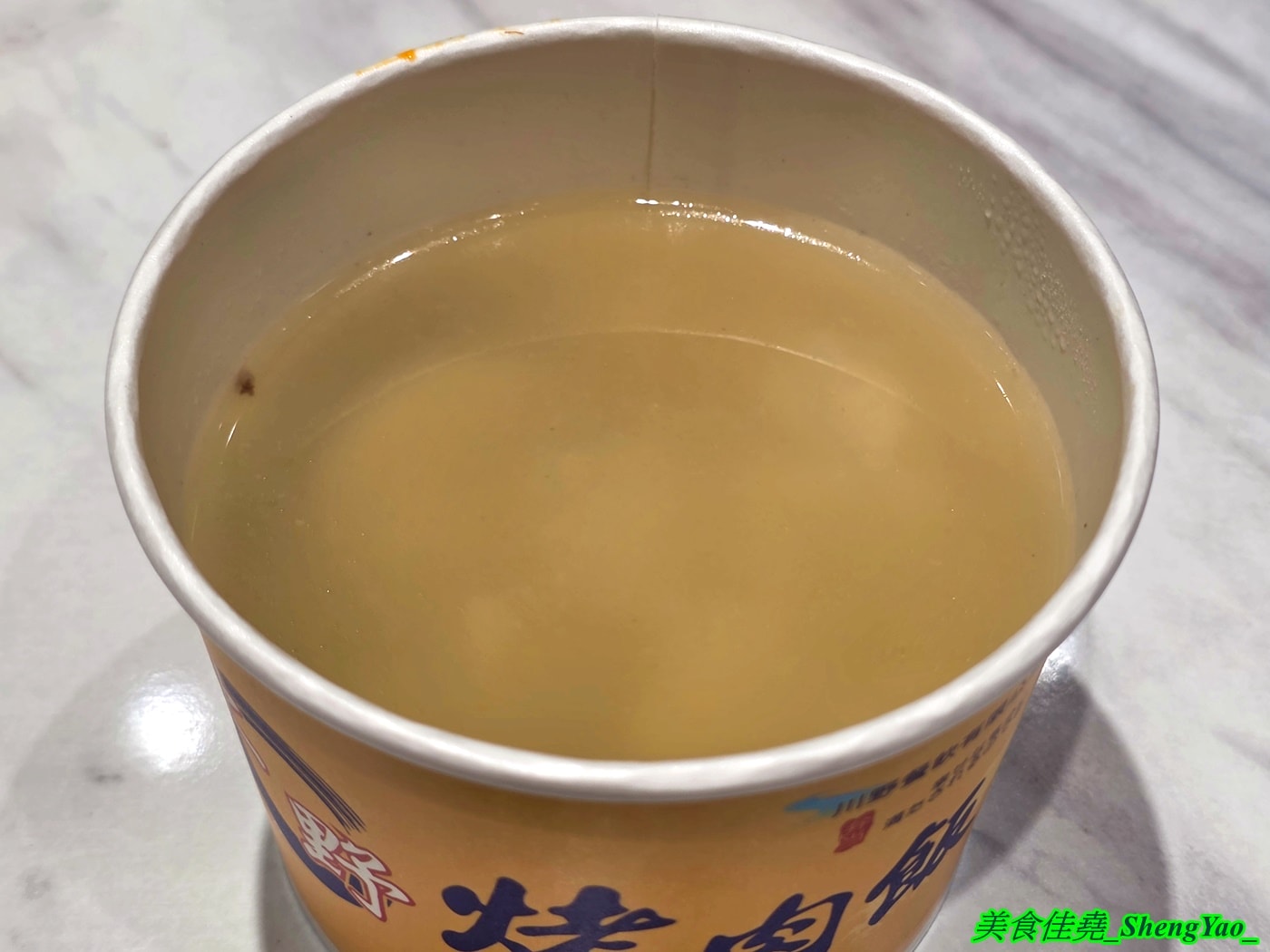 [台中梧棲]上野烤肉飯 梧棲店 – 中壢超強排隊烤肉飯開來海線了，網友一致推薦的烤五花肉飯果然厲害，烤雞腿也很讚，店內有免費的辣蘿蔔、紅茶和熱湯。