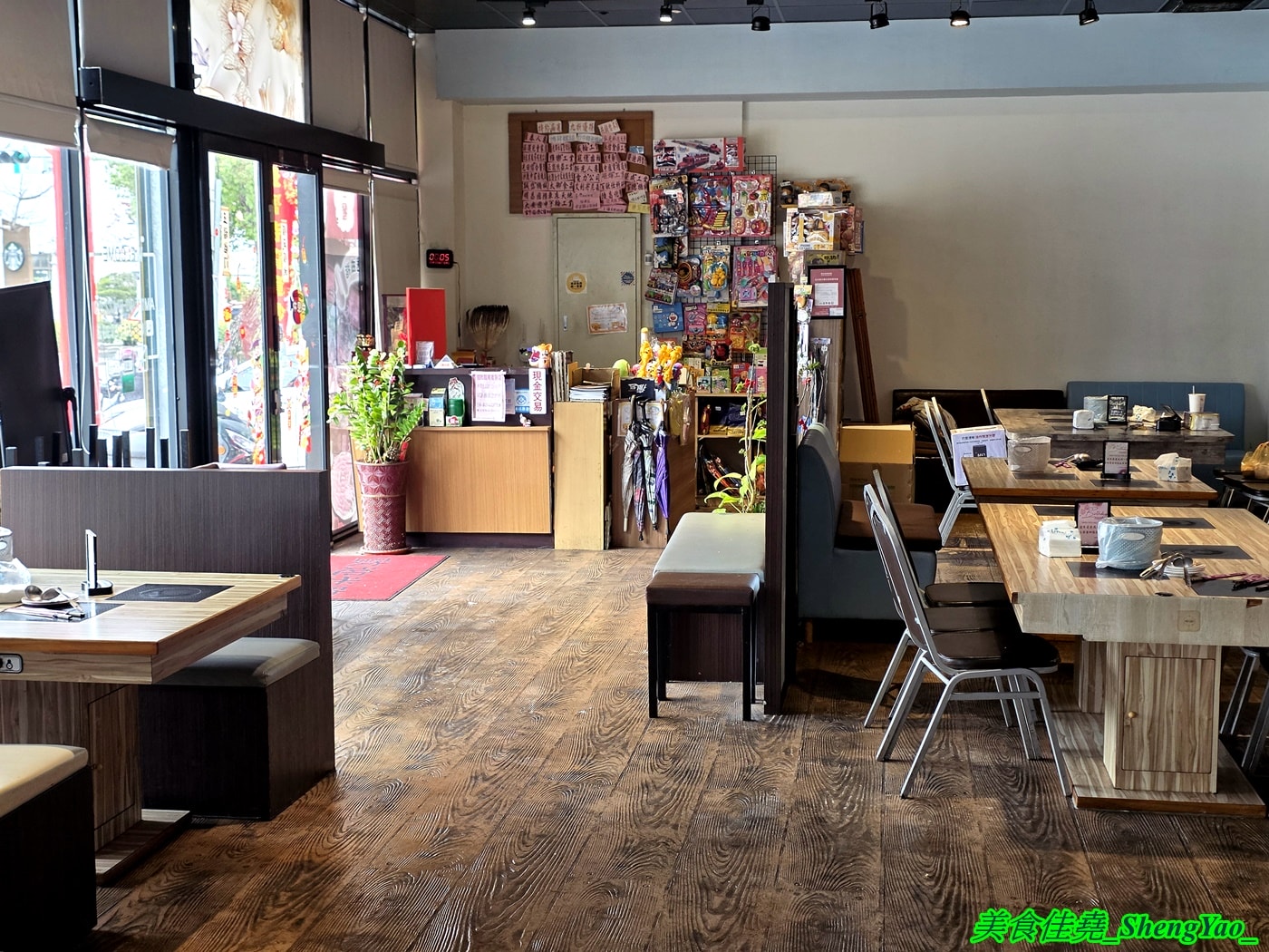 [台中沙鹿]瘋鍋火烤兩吃 沙鹿店 – 海線低調的火烤兩吃火鍋，有火鍋、火烤兩吃、純烤三種，新推出”宮廷六品盛合烤肉”，一次可以吃到六種肉，消費還能集點換小朋友的玩具。