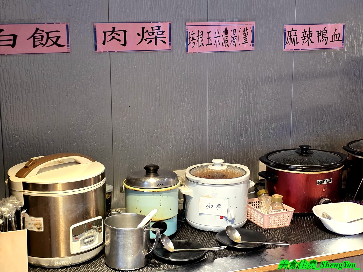 [台中沙鹿]瘋鍋火烤兩吃 沙鹿店 – 海線低調的火烤兩吃火鍋，有火鍋、火烤兩吃、純烤三種，新推出”宮廷六品盛合烤肉”，一次可以吃到六種肉，消費還能集點換小朋友的玩具。
