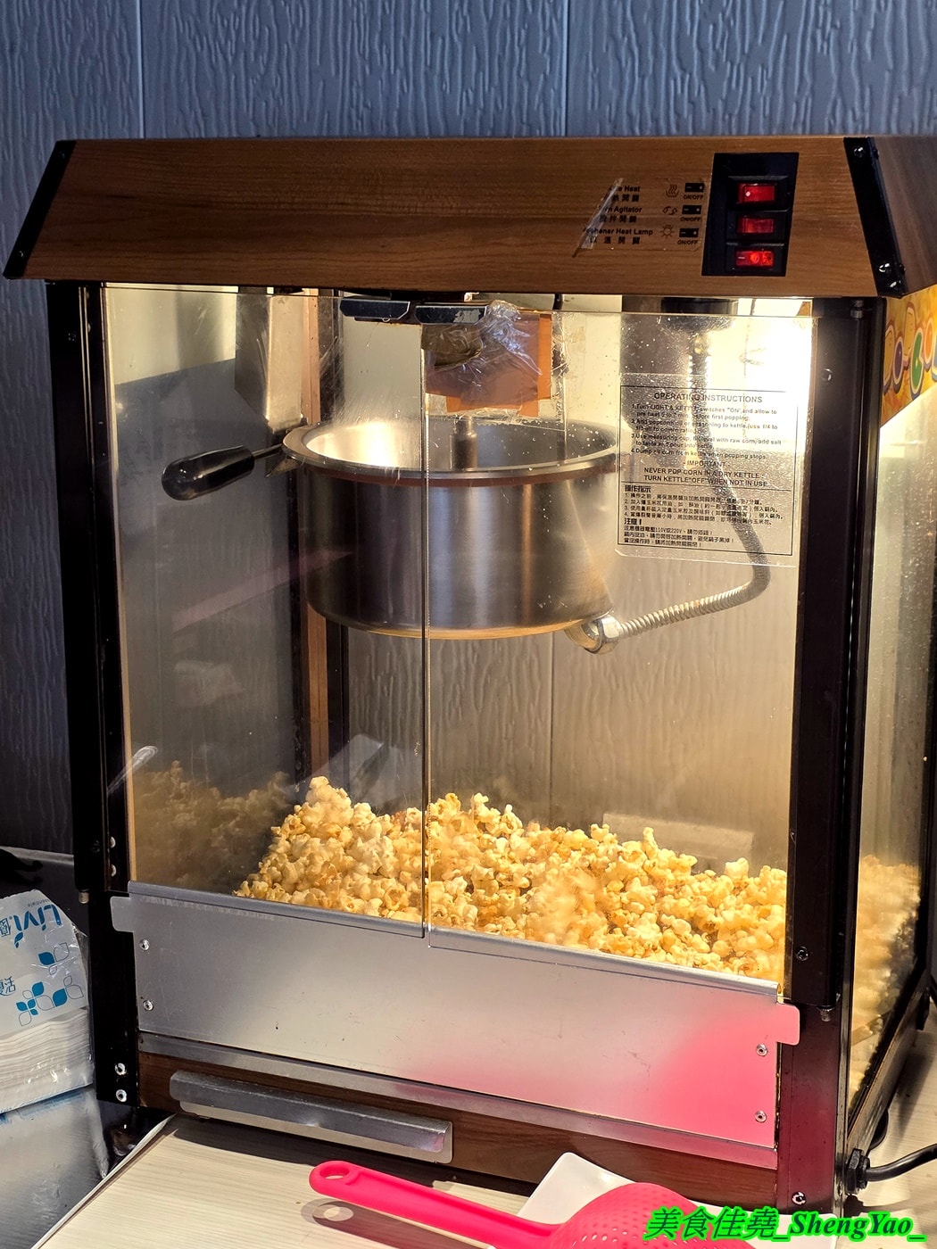 [台中沙鹿]瘋鍋火烤兩吃 沙鹿店 – 海線低調的火烤兩吃火鍋，有火鍋、火烤兩吃、純烤三種，新推出”宮廷六品盛合烤肉”，一次可以吃到六種肉，消費還能集點換小朋友的玩具。