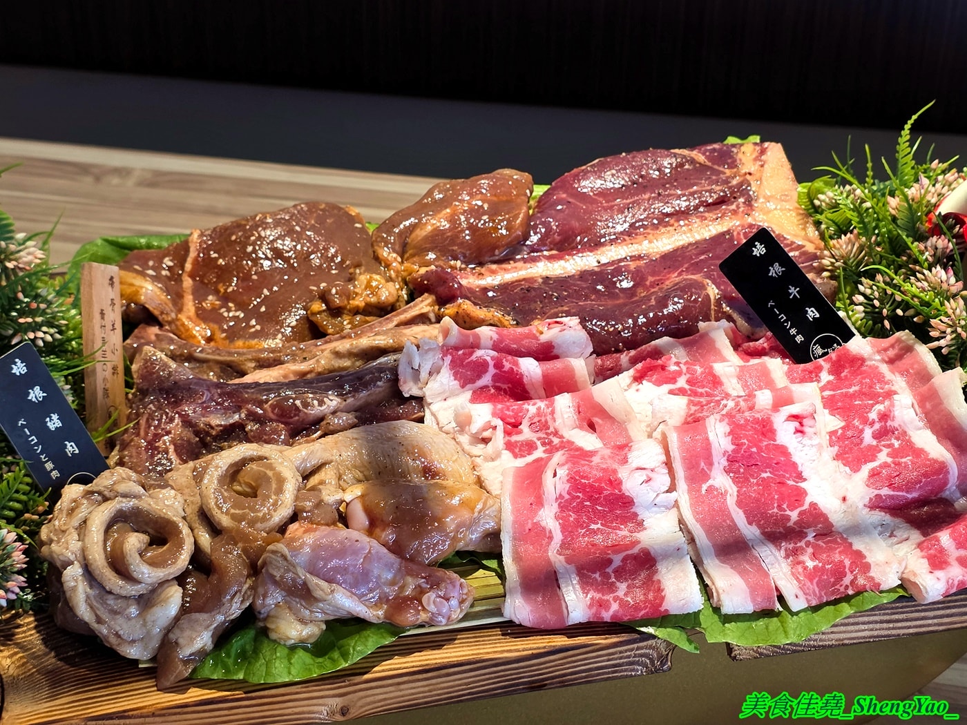 [台中沙鹿]瘋鍋火烤兩吃 沙鹿店 – 海線低調的火烤兩吃火鍋，有火鍋、火烤兩吃、純烤三種，新推出”宮廷六品盛合烤肉”，一次可以吃到六種肉，消費還能集點換小朋友的玩具。