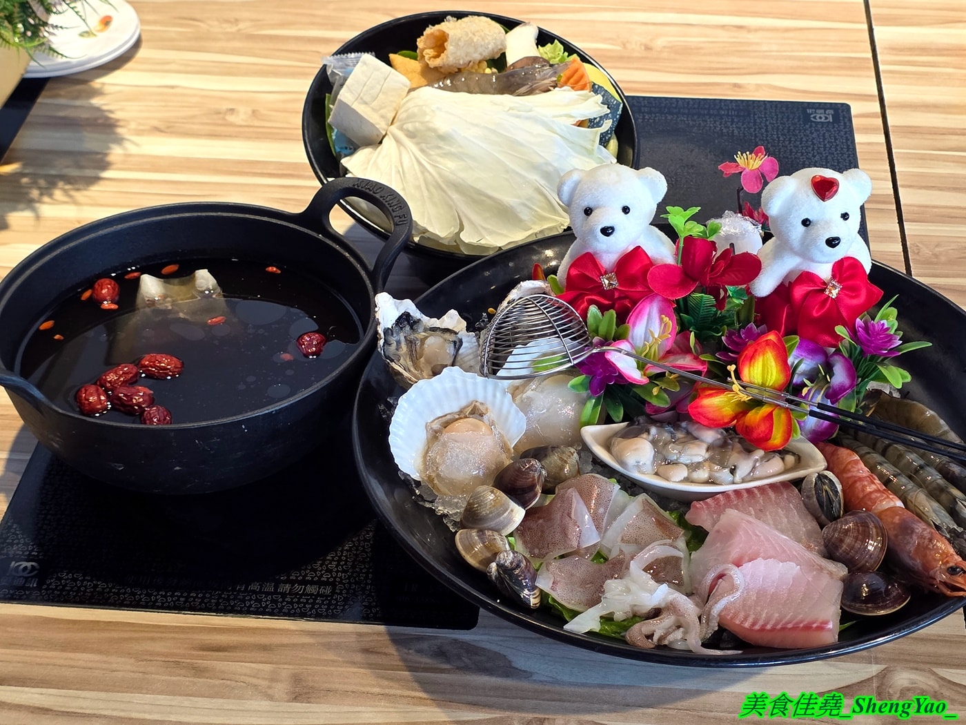 [台中沙鹿]瘋鍋火烤兩吃 沙鹿店 – 海線低調的火烤兩吃火鍋，有火鍋、火烤兩吃、純烤三種，新推出”宮廷六品盛合烤肉”，一次可以吃到六種肉，消費還能集點換小朋友的玩具。