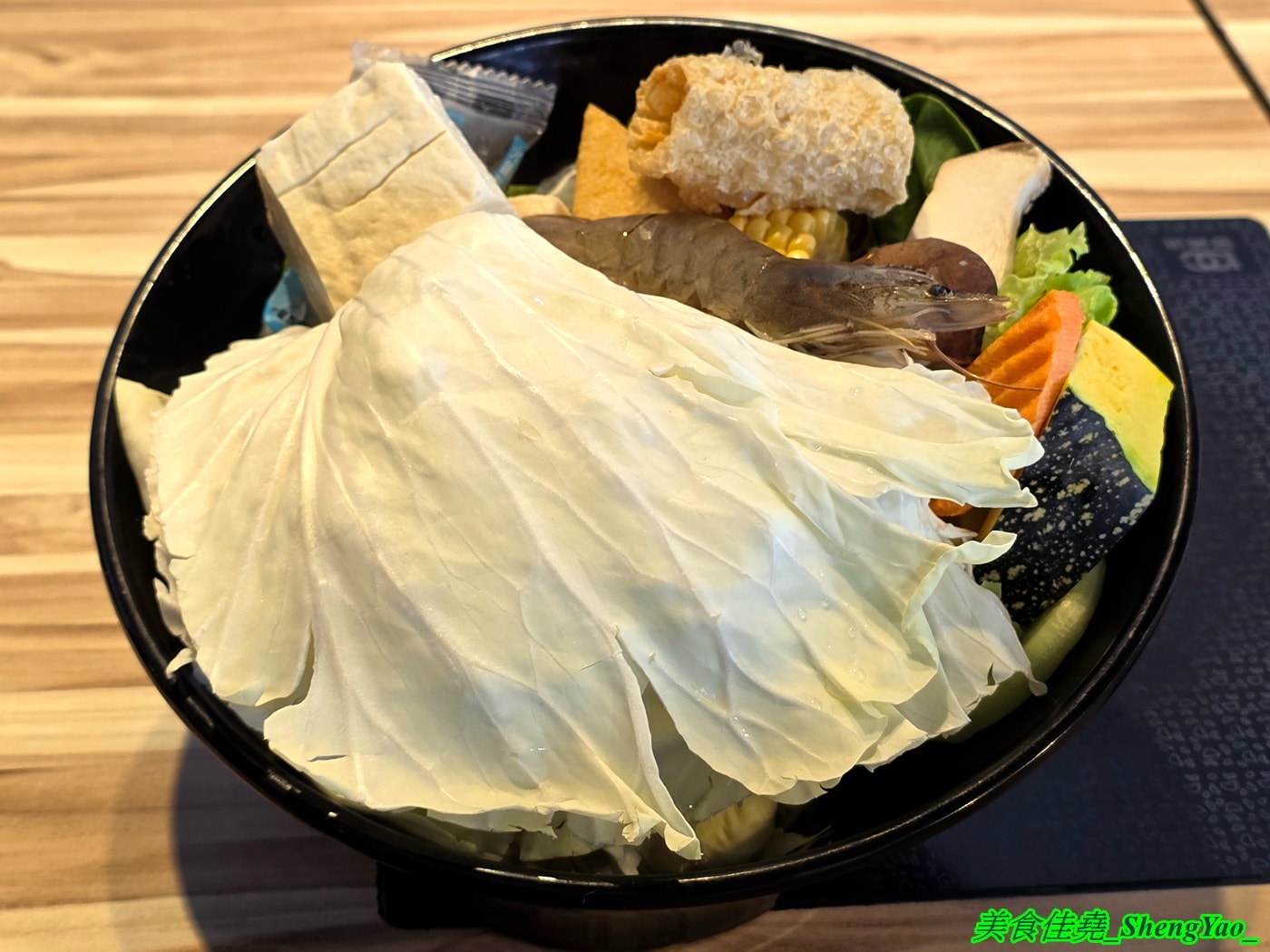 [台中沙鹿]瘋鍋火烤兩吃 沙鹿店 – 海線低調的火烤兩吃火鍋，有火鍋、火烤兩吃、純烤三種，新推出”宮廷六品盛合烤肉”，一次可以吃到六種肉，消費還能集點換小朋友的玩具。