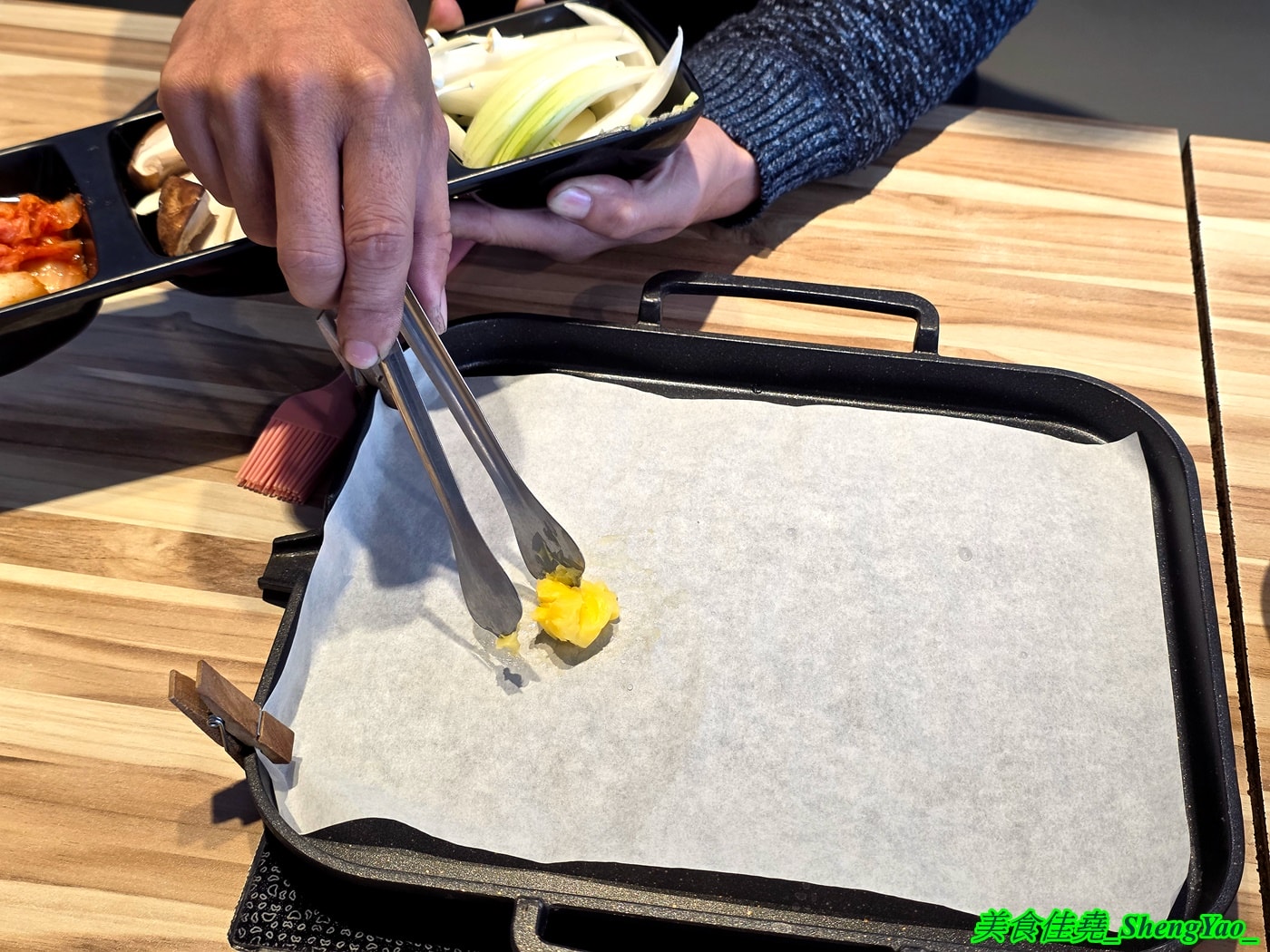 [台中沙鹿]瘋鍋火烤兩吃 沙鹿店 – 海線低調的火烤兩吃火鍋，有火鍋、火烤兩吃、純烤三種，新推出”宮廷六品盛合烤肉”，一次可以吃到六種肉，消費還能集點換小朋友的玩具。