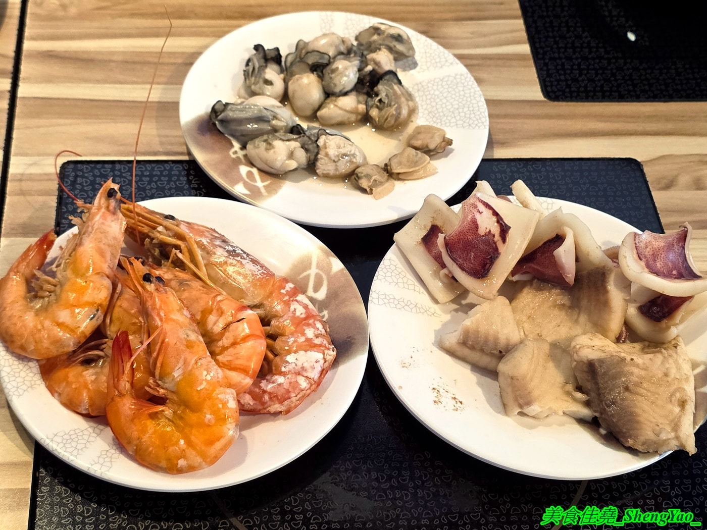 [台中沙鹿]瘋鍋火烤兩吃 沙鹿店 – 海線低調的火烤兩吃火鍋，有火鍋、火烤兩吃、純烤三種，新推出”宮廷六品盛合烤肉”，一次可以吃到六種肉，消費還能集點換小朋友的玩具。