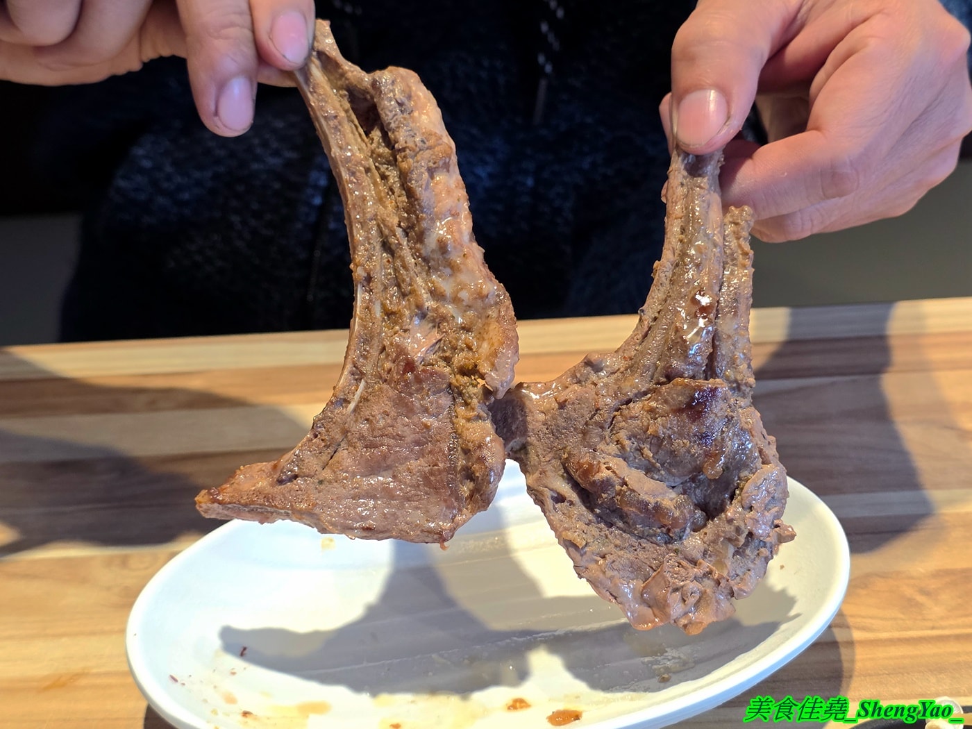 [台中沙鹿]瘋鍋火烤兩吃 沙鹿店 – 海線低調的火烤兩吃火鍋，有火鍋、火烤兩吃、純烤三種，新推出”宮廷六品盛合烤肉”，一次可以吃到六種肉，消費還能集點換小朋友的玩具。