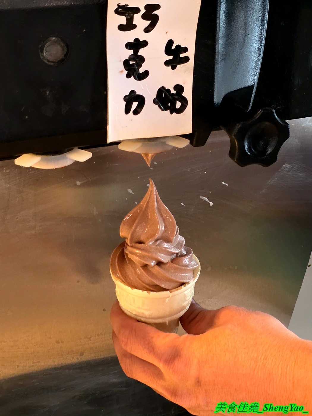[台中沙鹿]瘋鍋火烤兩吃 沙鹿店 – 海線低調的火烤兩吃火鍋，有火鍋、火烤兩吃、純烤三種，新推出”宮廷六品盛合烤肉”，一次可以吃到六種肉，消費還能集點換小朋友的玩具。