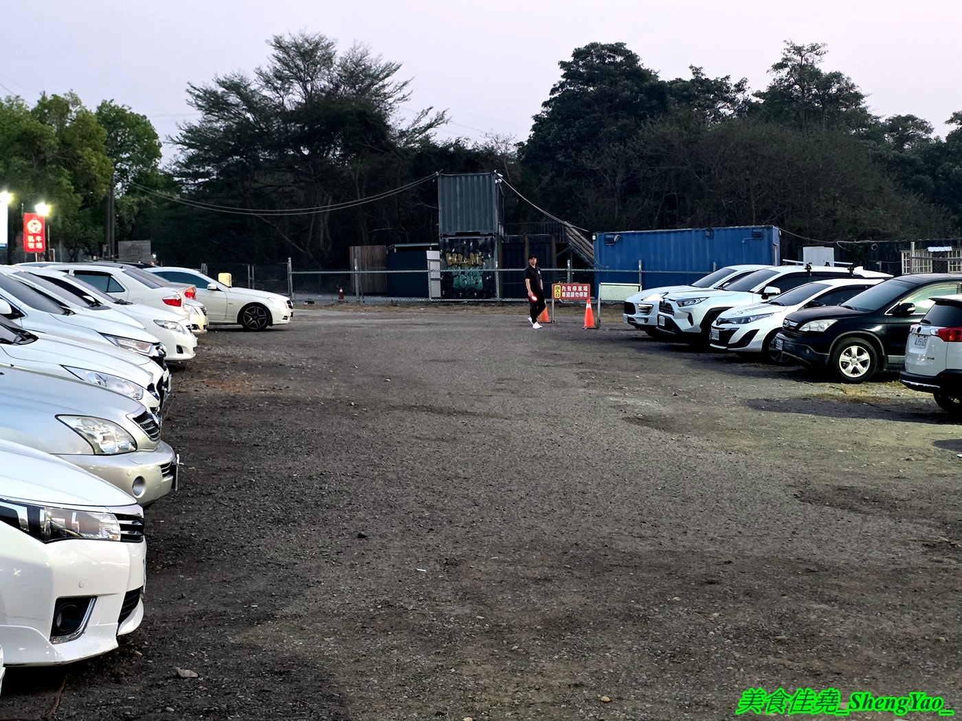 [台中沙鹿]乳牛牧場 – 台中海線國際化的戶外碳烤吃到飽景觀餐廳，很常有外國人來吃，自助區東西豐富多樣，平日一人569元，特定時段甚至不用500元，可以3小時無限吃到飽，C/P值有夠頂。