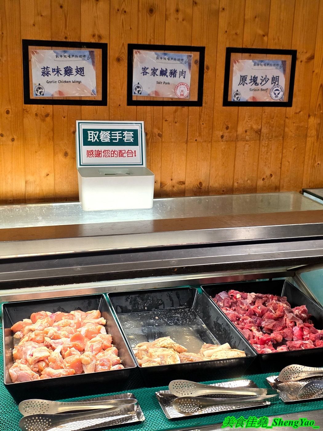 [台中沙鹿]乳牛牧場 – 台中海線國際化的戶外碳烤吃到飽景觀餐廳，很常有外國人來吃，自助區東西豐富多樣，平日一人569元，特定時段甚至不用500元，可以3小時無限吃到飽，C/P值有夠頂。