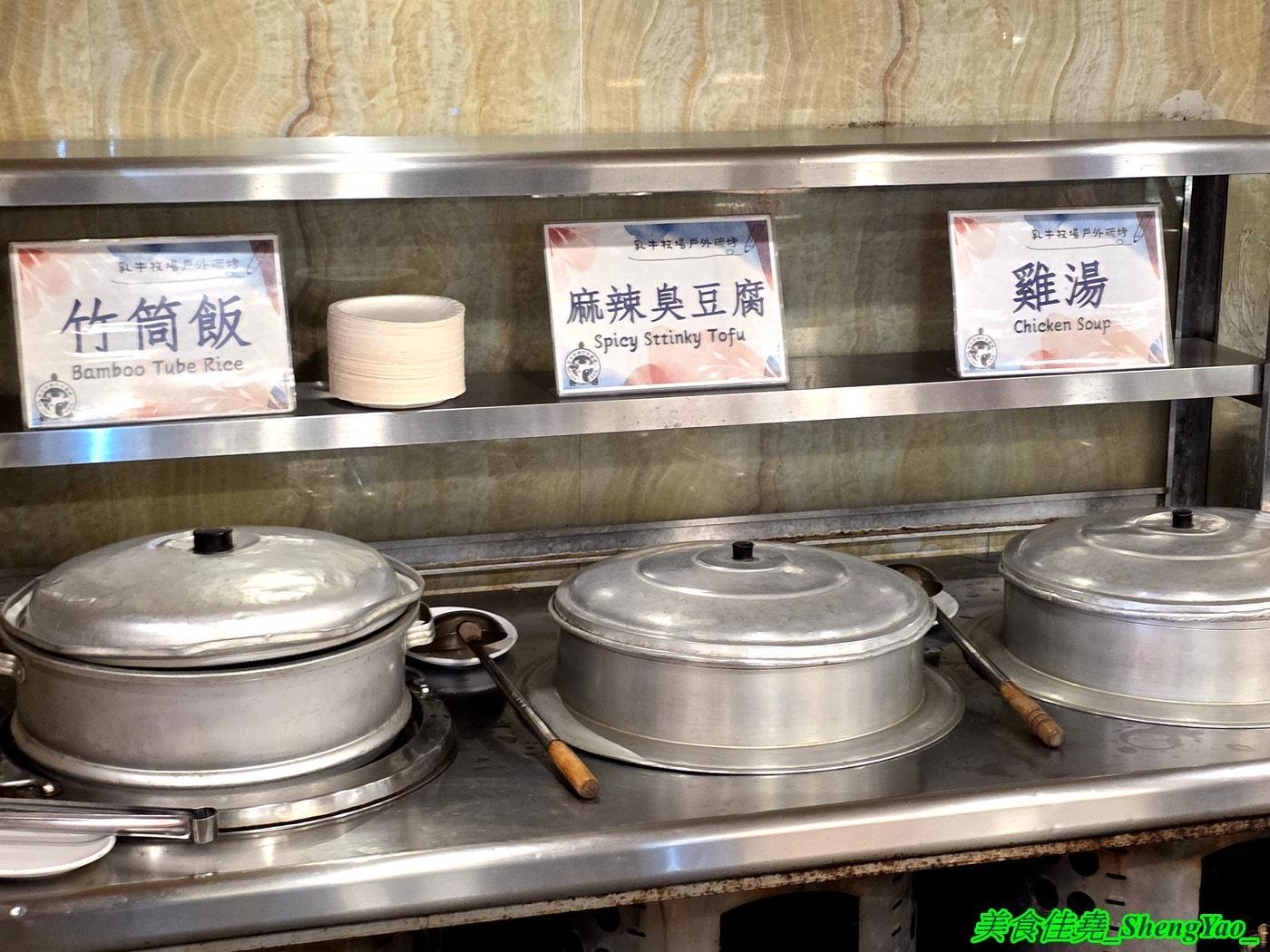 [台中沙鹿]乳牛牧場 – 台中海線國際化的戶外碳烤吃到飽景觀餐廳，很常有外國人來吃，自助區東西豐富多樣，平日一人569元，特定時段甚至不用500元，可以3小時無限吃到飽，C/P值有夠頂。