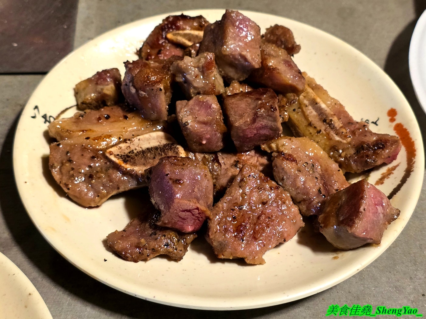 [台中沙鹿]乳牛牧場 – 台中海線國際化的戶外碳烤吃到飽景觀餐廳，很常有外國人來吃，自助區東西豐富多樣，平日一人569元，特定時段甚至不用500元，可以3小時無限吃到飽，C/P值有夠頂。