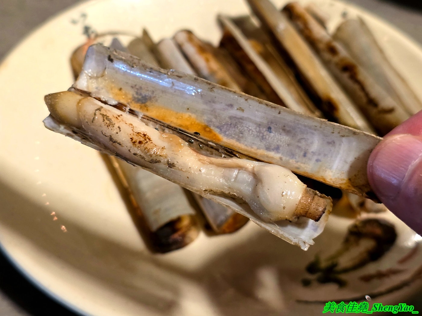 [台中沙鹿]乳牛牧場 – 台中海線國際化的戶外碳烤吃到飽景觀餐廳，很常有外國人來吃，自助區東西豐富多樣，平日一人569元，特定時段甚至不用500元，可以3小時無限吃到飽，C/P值有夠頂。