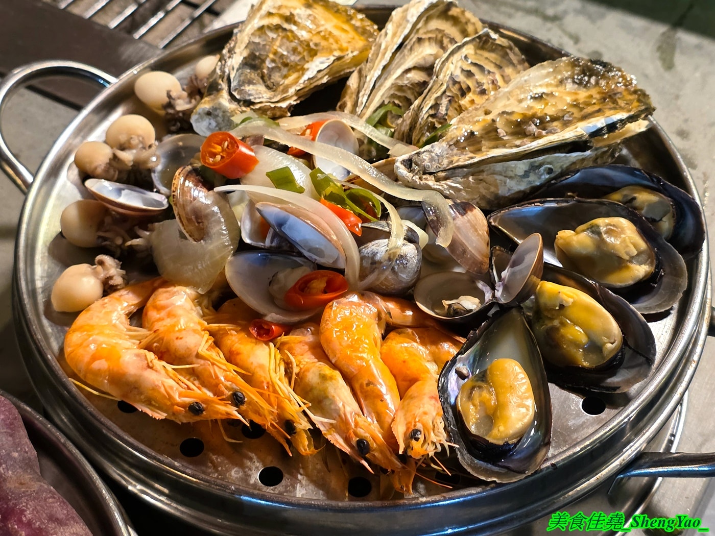 [台中沙鹿]乳牛牧場 – 台中海線國際化的戶外碳烤吃到飽景觀餐廳，很常有外國人來吃，自助區東西豐富多樣，平日一人569元，特定時段甚至不用500元，可以3小時無限吃到飽，C/P值有夠頂。