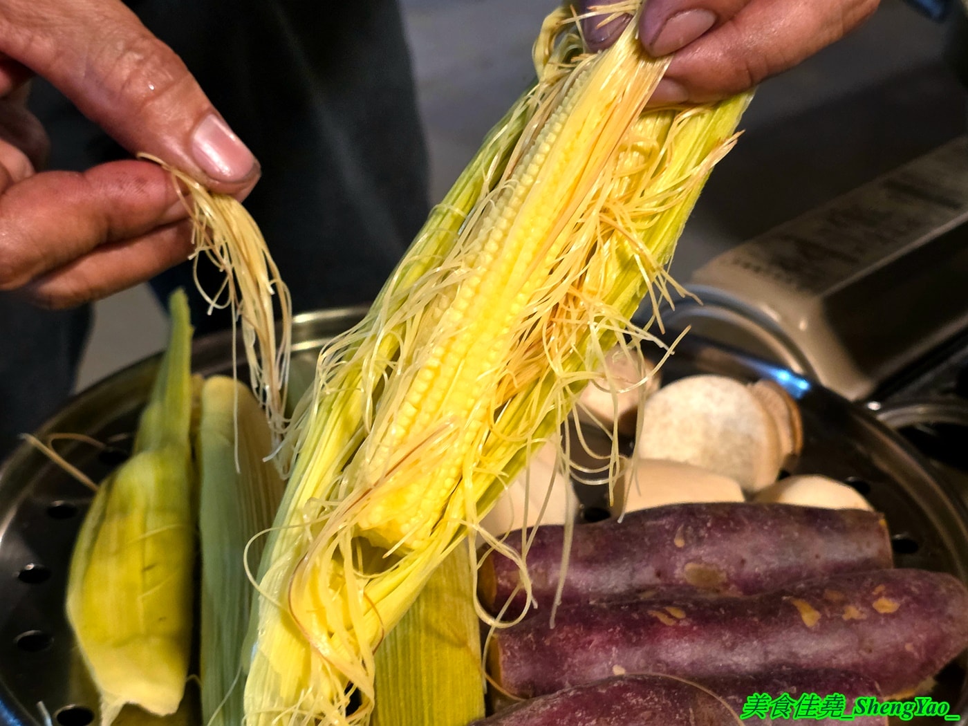 [台中沙鹿]乳牛牧場 – 台中海線國際化的戶外碳烤吃到飽景觀餐廳，很常有外國人來吃，自助區東西豐富多樣，平日一人569元，特定時段甚至不用500元，可以3小時無限吃到飽，C/P值有夠頂。