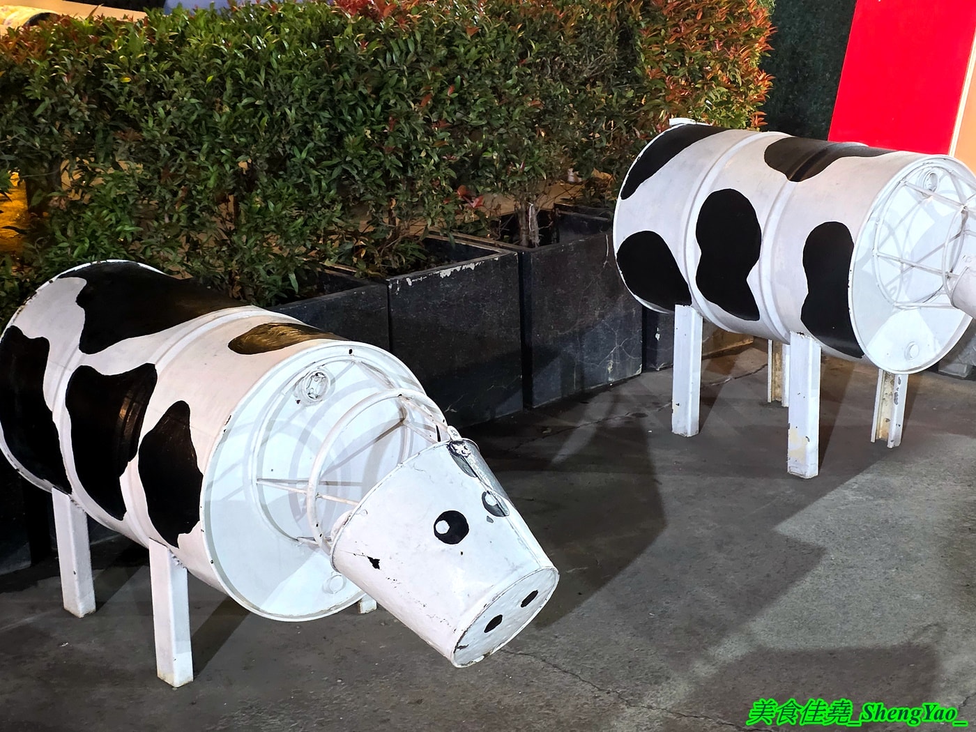 [台中沙鹿]乳牛牧場 – 台中海線國際化的戶外碳烤吃到飽景觀餐廳，很常有外國人來吃，自助區東西豐富多樣，平日一人569元，特定時段甚至不用500元，可以3小時無限吃到飽，C/P值有夠頂。